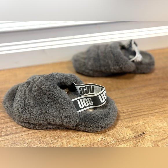 UGG FLUFF YEAH SLIDES GIRLS SIZE 1 - Picture 2 of 8